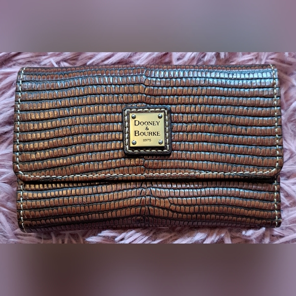 Dooney & Bourke Handbags - NWOT Dooney & Bourke Brown Lizard Embossed Leather Wallet Billfold Clutch
